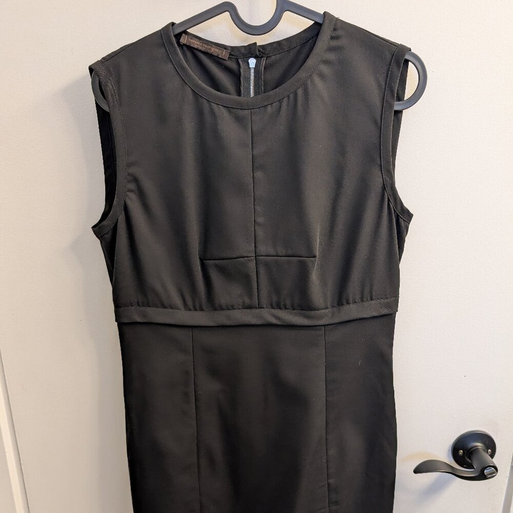 Virgin wool sheath dress in black, made in Italy by Narciso Rodriguez Size 6/38